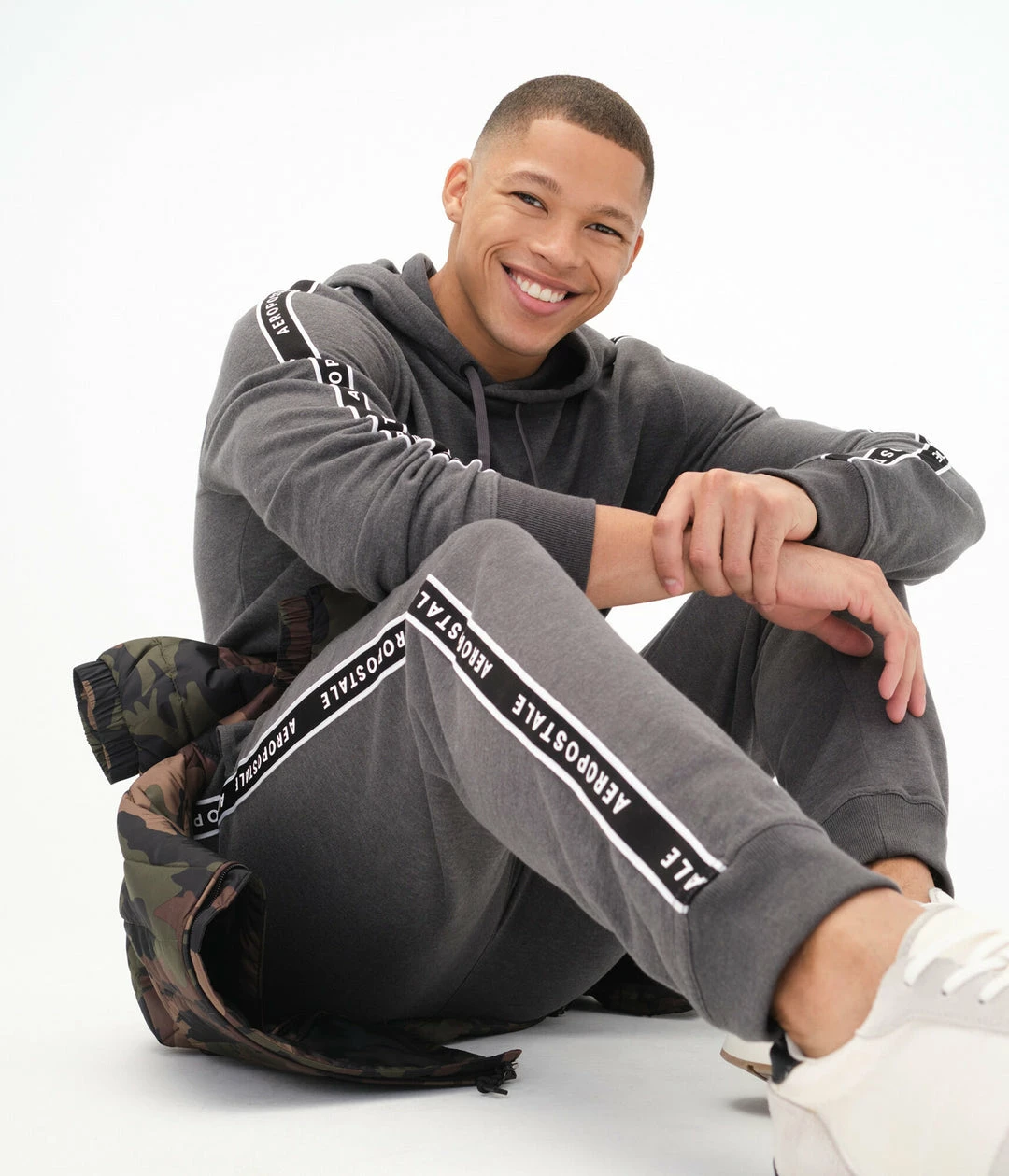 Aeropostale Men's Heritage Logo Tape Jogger Sweatpants