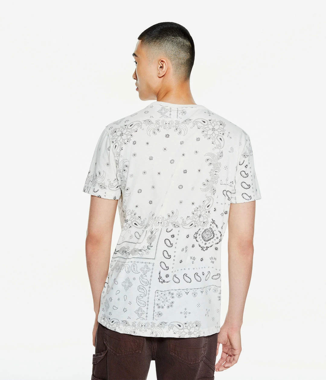 Aeropostale Men's Bandana Print Graphic Tee - Image 4